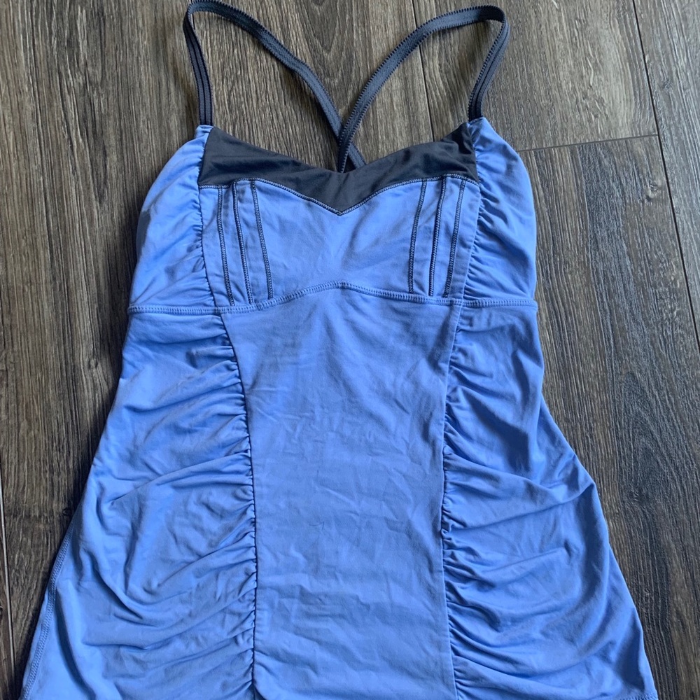 Lululemon sports tank top size 4